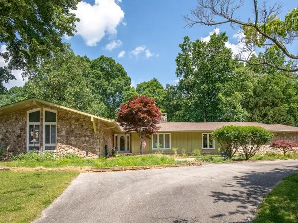 5808 Lake Resort Dr, Hixson, TN 37343