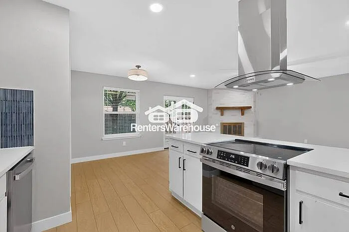5306 Vincennes Ct — Photo 17