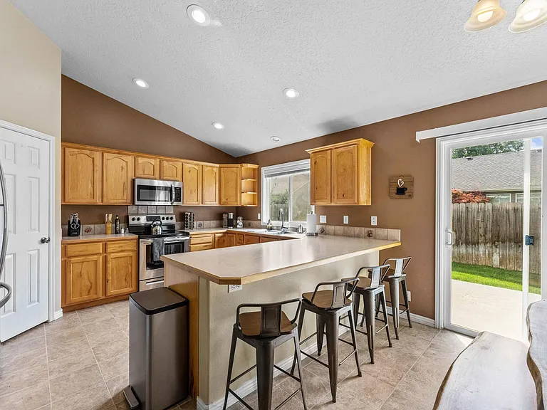 1847 W Whitestone Ct — Photo 8
