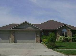 1322 Meadow Rd, Grand Island, NE 68803