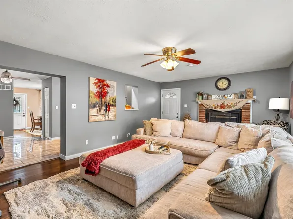 4471 Brooktop Ln, Saint Louis, MO 63128