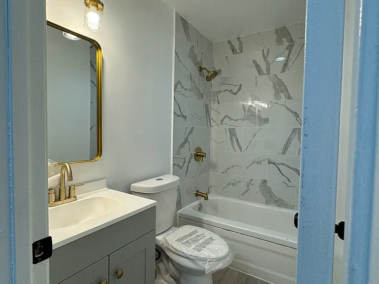 master bathroom off the main bedroom (bathroom has identical layout and furnishings as the other bathroom on the bedroom level. )