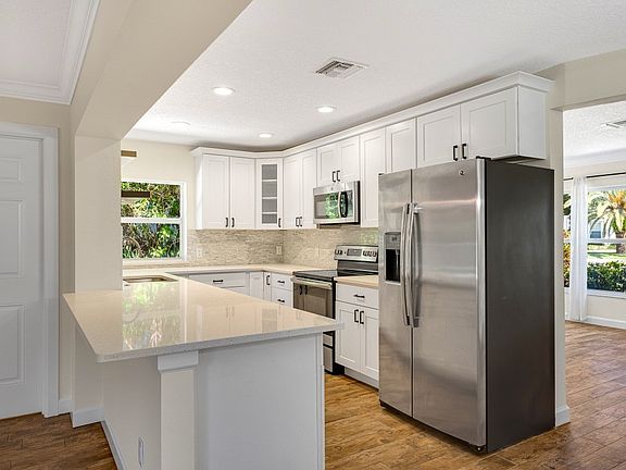 3rd image of 2125 Buena Vista Blvd