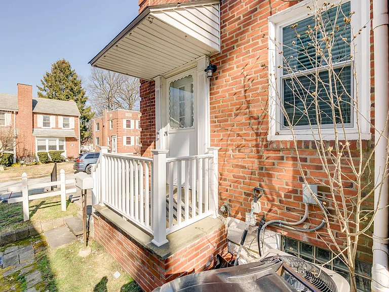 251 White Ave — Photo 2