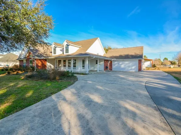 32206 Grove Park Dr, Waller, TX 77484