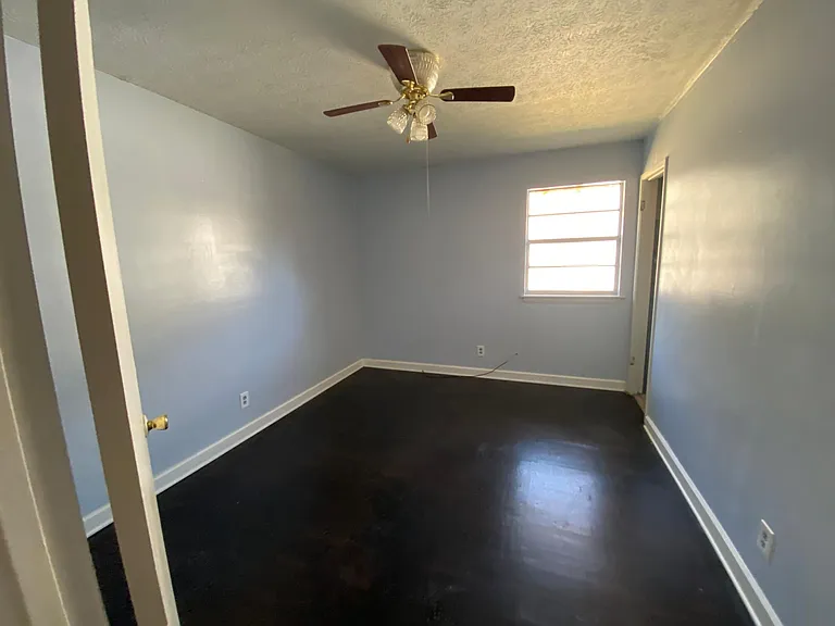 3211 Iantha St — Photo 16