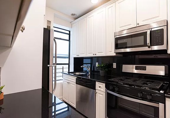 4th image of 67 W 107th St APT 9