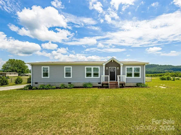 1796 Pilot Mountain Rd, Hendersonville, NC 28792