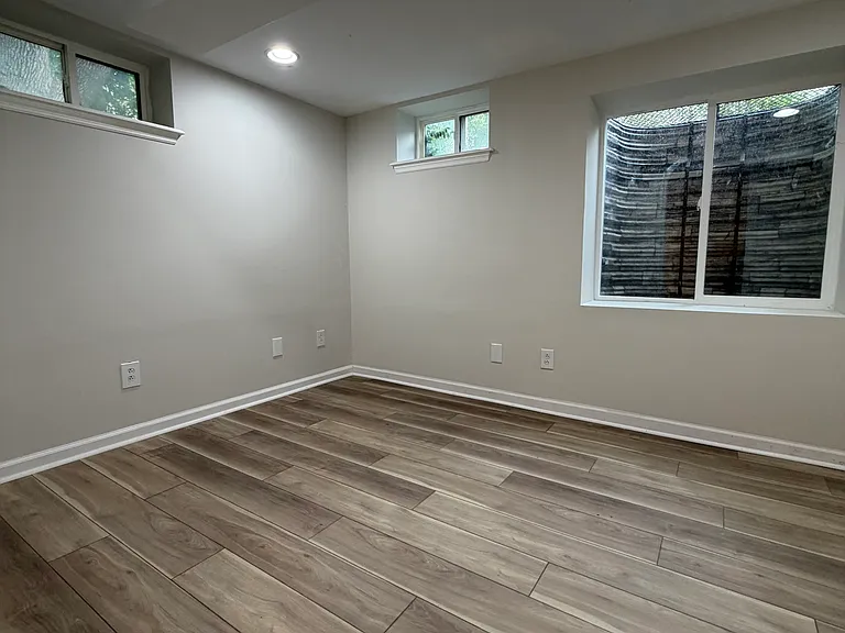 464 Quan Ave — Photo 17