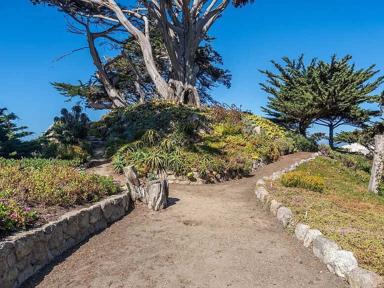 100 Highway 1 — Photo 29