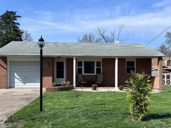 300 Nelder Dr, Godfrey, IL 62035