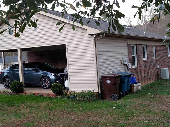3rd image of 28 Forest Hill Ct