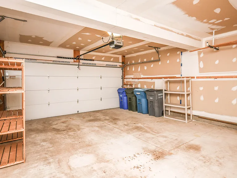 9627 Locust Hill Dr — Photo 33