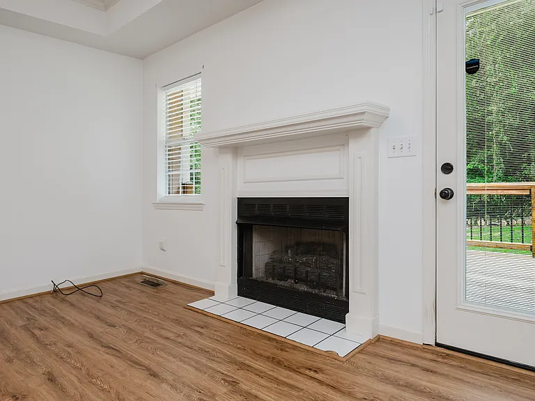 120 Lynn Dr — Photo 9