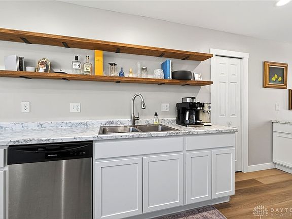 5th image of 9281 Eby Rd