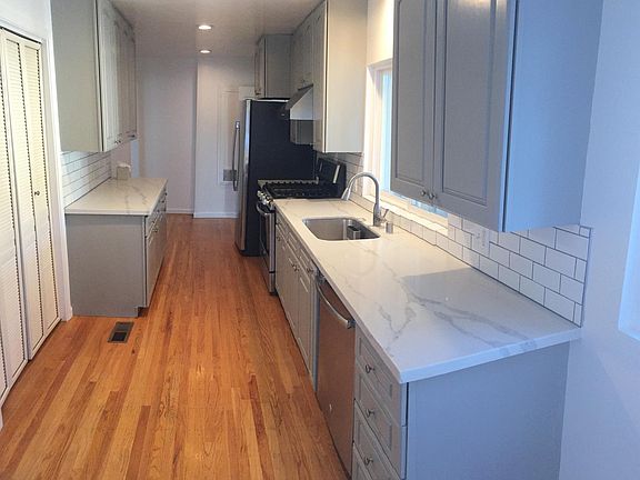 Upgraded cabinets and quartz countertop