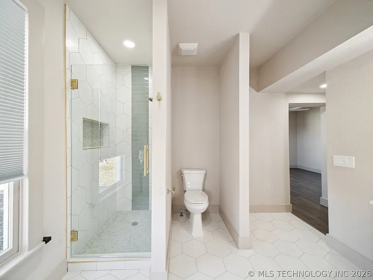 221 W Detroit St — Photo 13