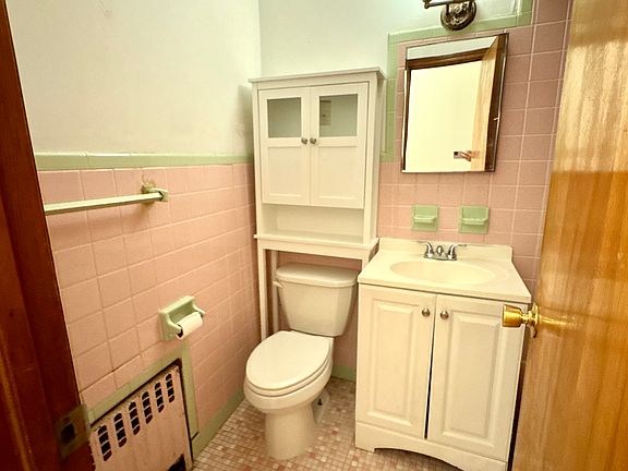 5th image of 72 Hayward Pl APT 1
