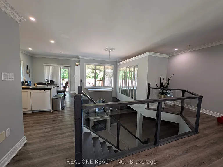 162 Golden Meadow Rd N — Photo 8