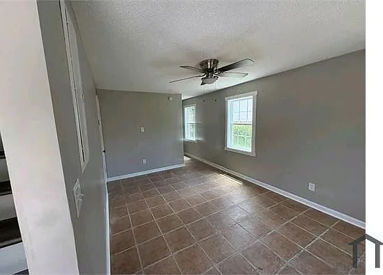361 Lincoln Ave — Photo 3