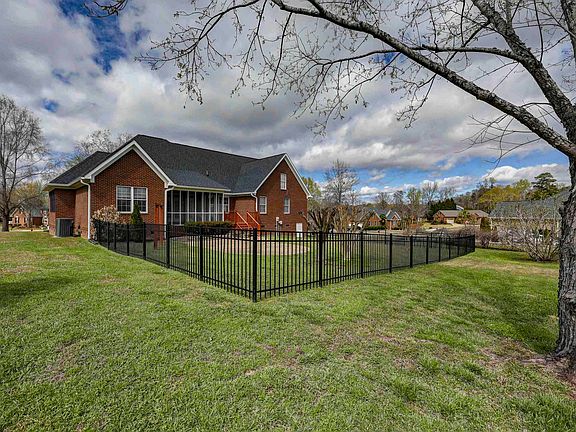 4th image of 229 Bent Oak Dr