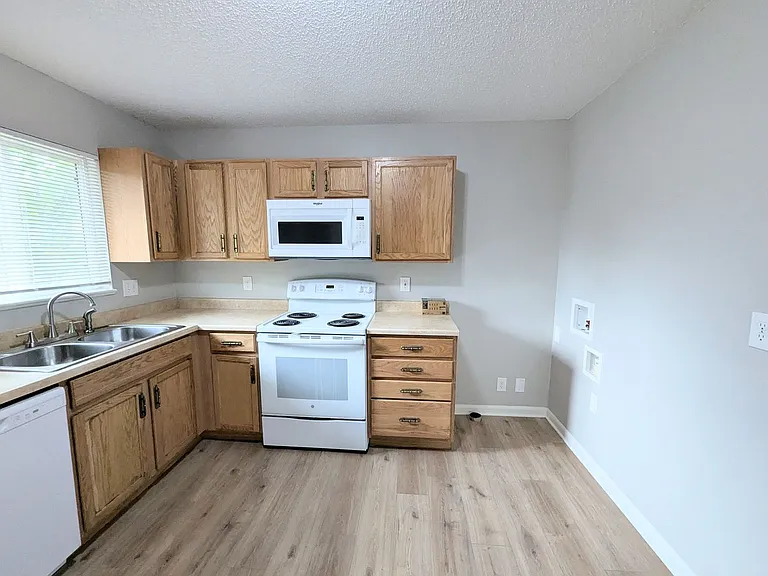 2511 Launcelot Ct — Photo 11