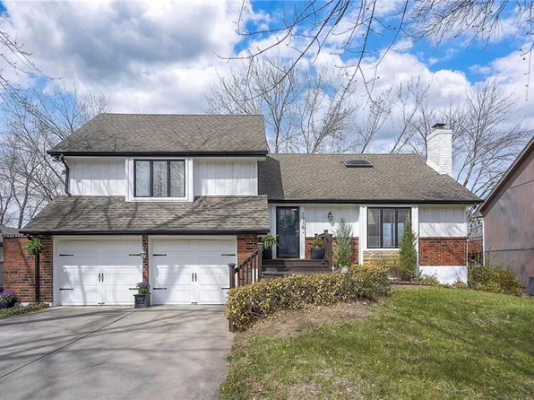 3916 SW Hidden Cove Dr, Lees Summit, MO 64082