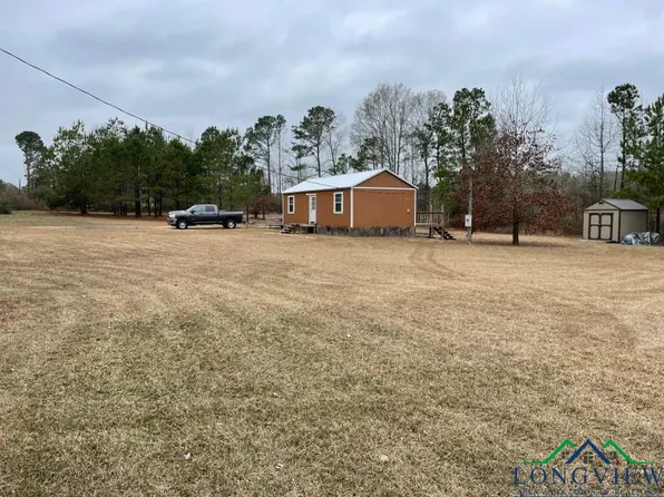 740 County Road 338, De Berry, TX 75639