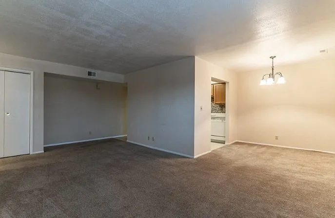 Hillcrest Apartments — Photo 9