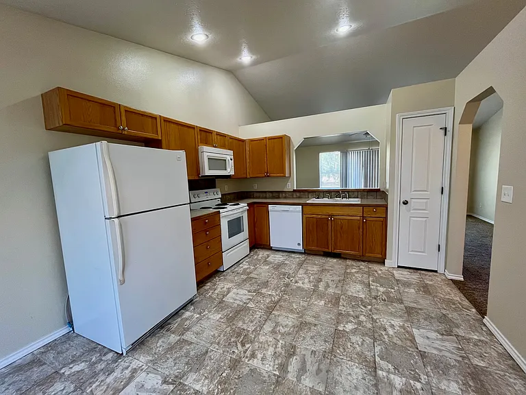 16426 N Asbury Dr — Photo 8