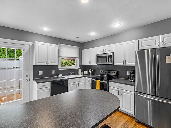 3rd image of 172 S Pier Rd #A