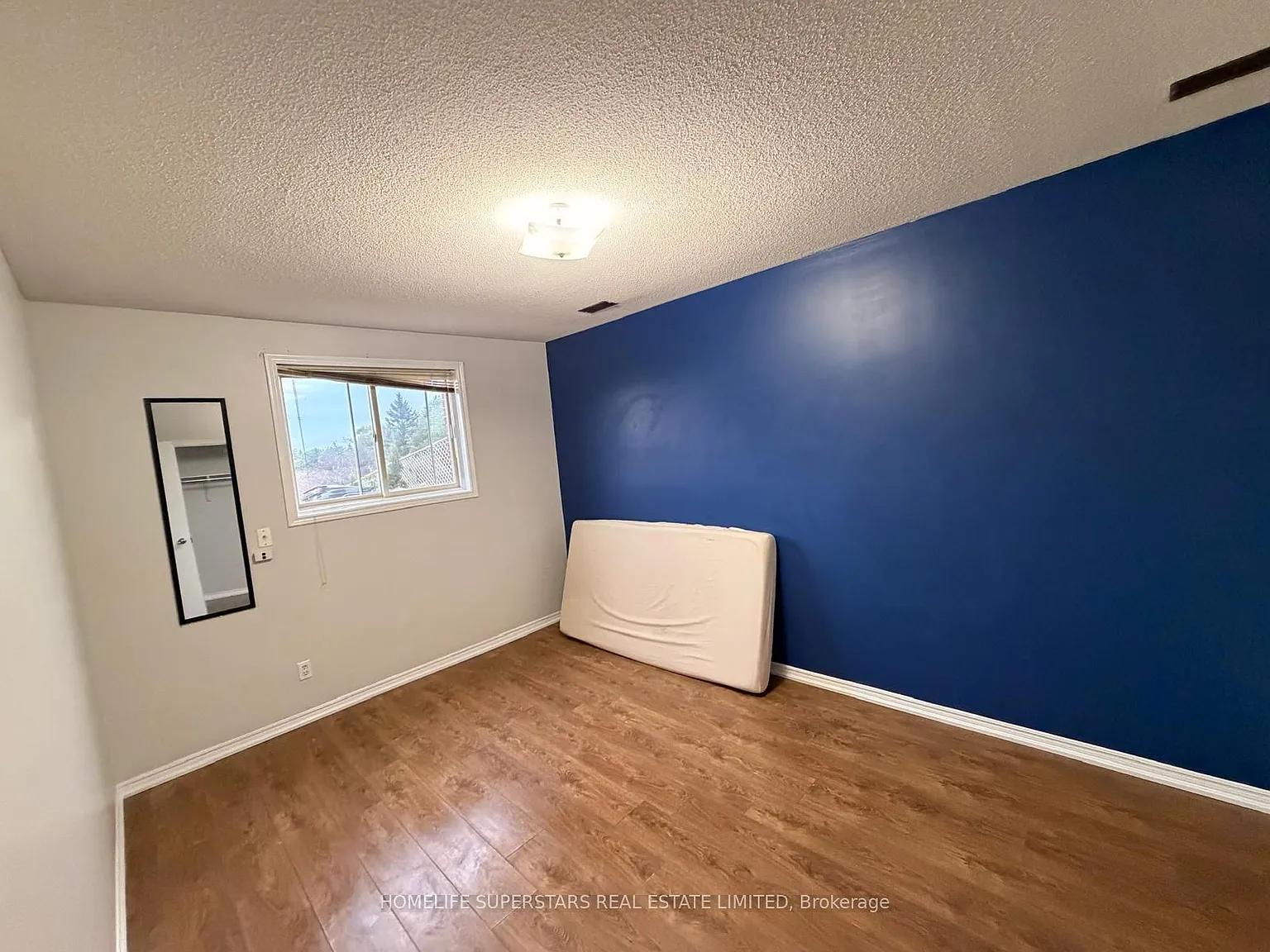 3 bed, $1,900 — Photo 2