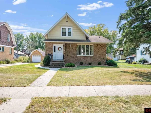 219 W 3rd St, Blue Earth, MN 56013