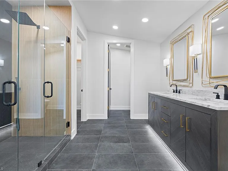 1836 Harbor Ln — Photo 18