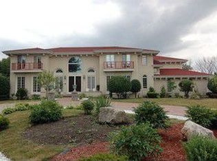 216 Indian Trail Ct, Oak Brook, IL 60523