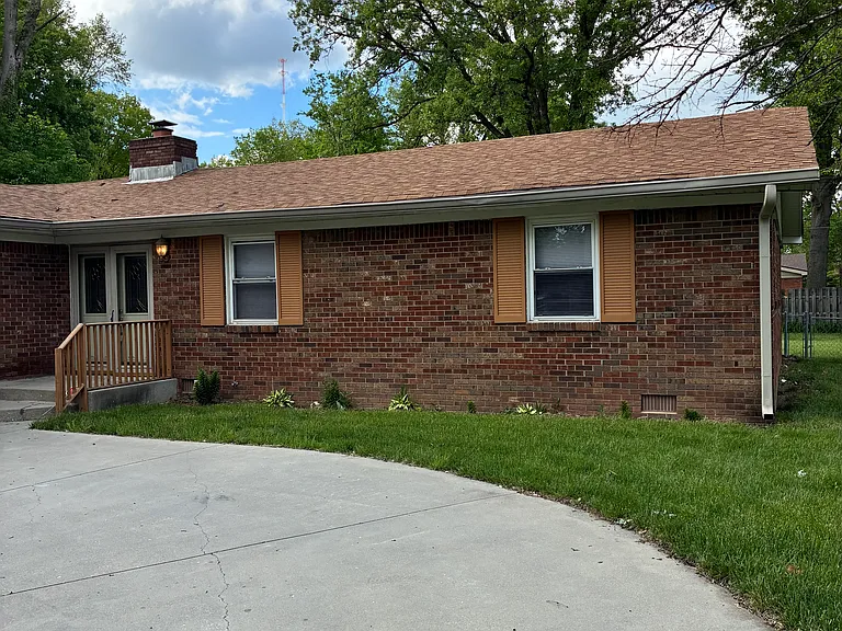 8712 Jamaica Ct — Photo 3