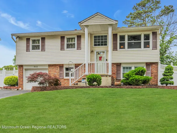 312 Neptune Avenue, Bayville, NJ 08721