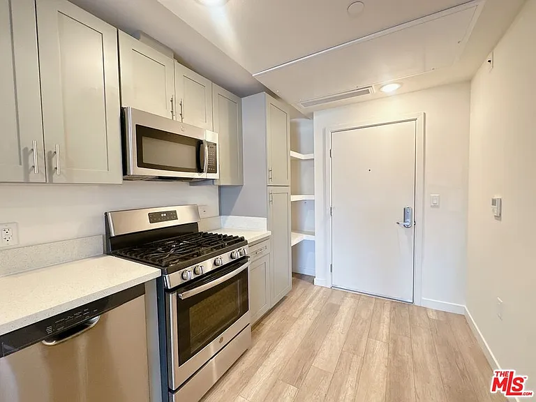 1025 S Berendo St #504 — Photo 10