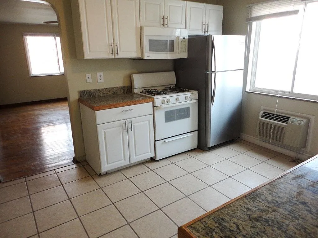 1 bed, 750 sqft, $1,050 — Photo 4