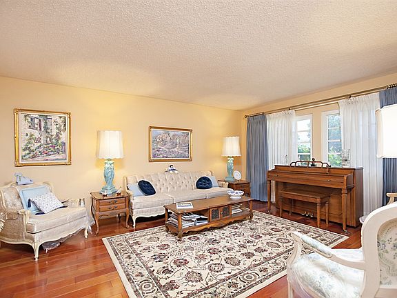 5th image of 10765 Loire Ave