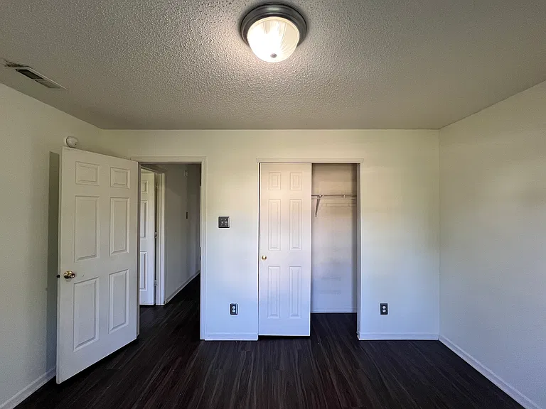 10400 Hickory Hill Dr — Photo 27