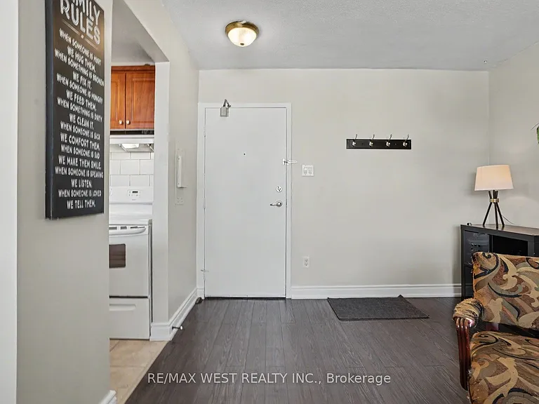 15 Nicklaus Dr #807 — Photo 2