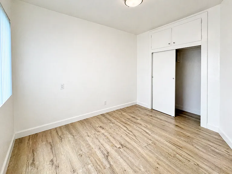 21111 Wood Ave — Photo 18