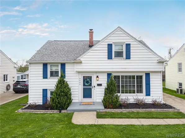 4942 Chapman Pkwy, Hamburg, NY 14075