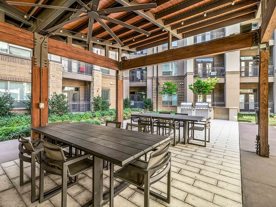 Covered Poolside Grilling and Lounge with TV
