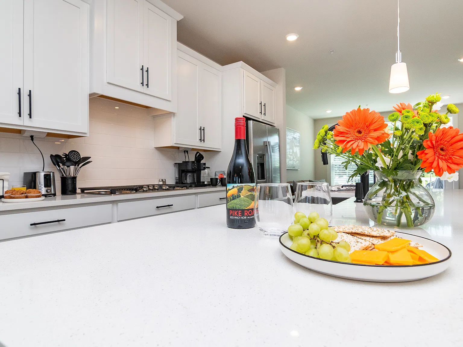 4 bed, 4.5 bath, 2500 sqft, $3,800 — Photo 4