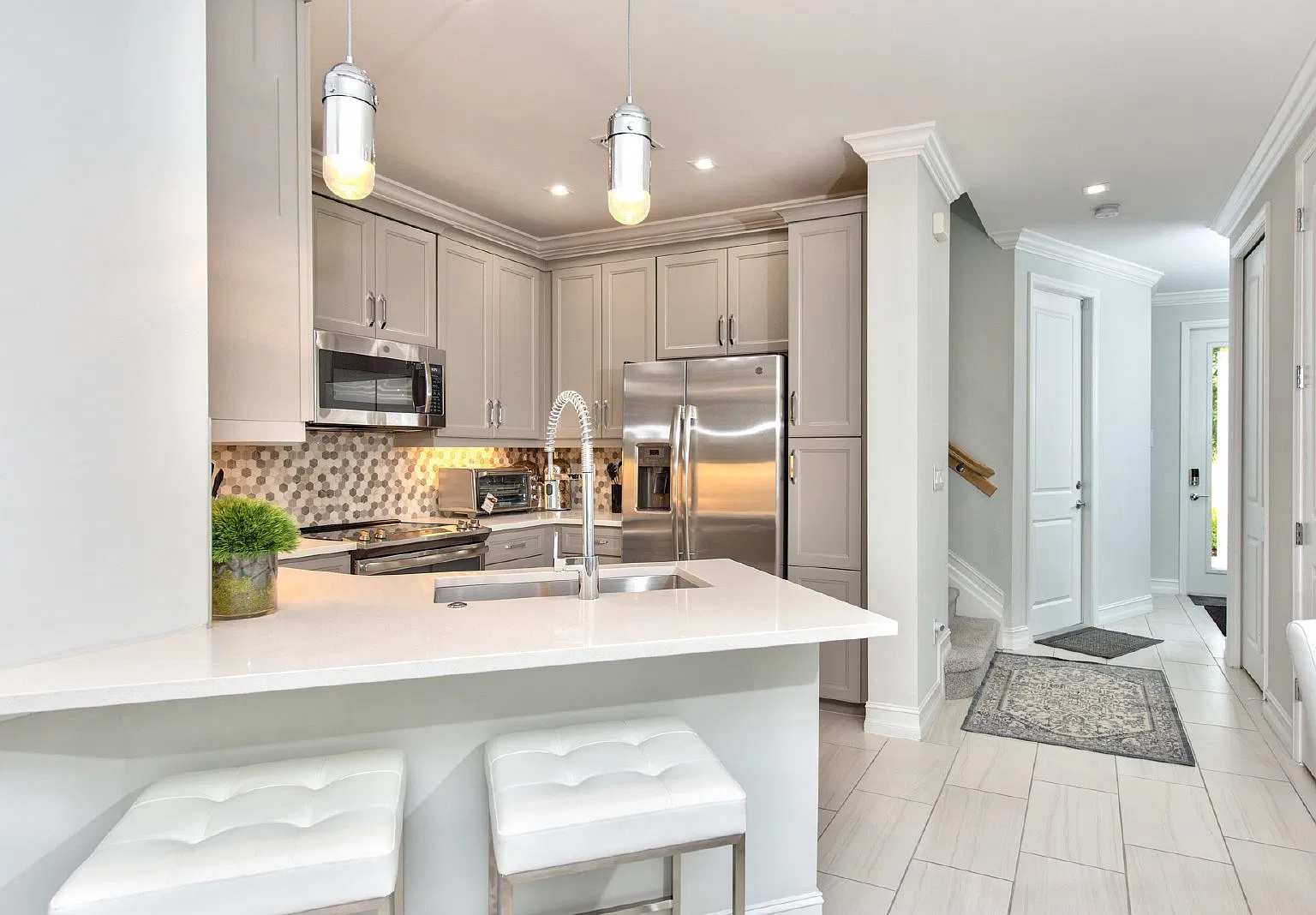 3 bed, 2.5 bath, 1762 sqft, $3,200 — Photo 1