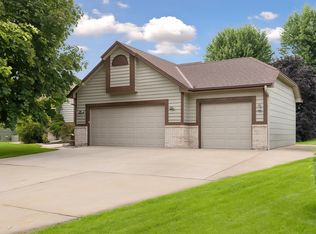 462 Hawthorn Rd, Lino Lakes, MN 55014
