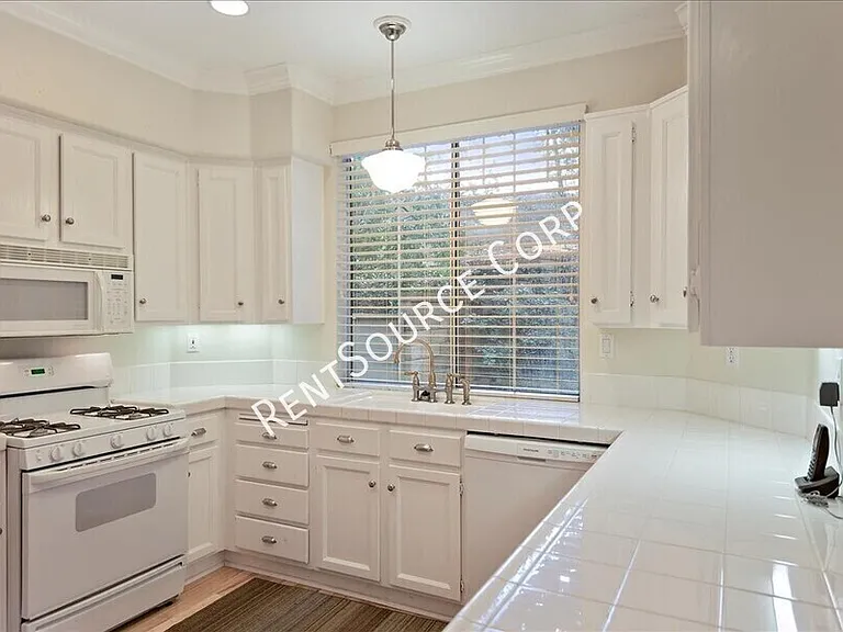 22900 Cheyenne Dr — Photo 4