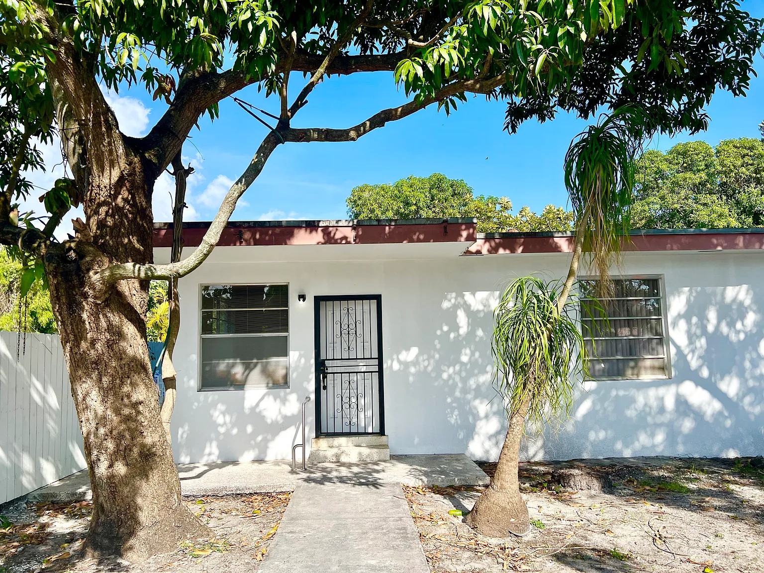 3 bed, 1986 sqft, $4,500 — Photo 3